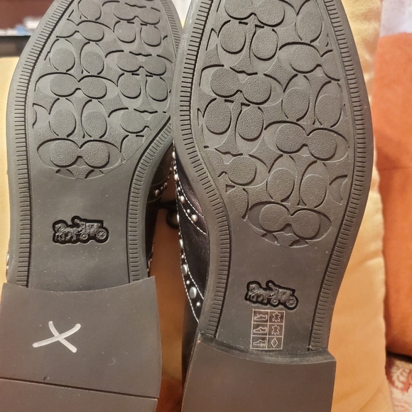 Beautiful Coach Loafers - Picture 4 of 8
